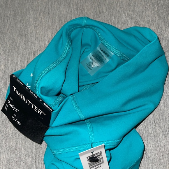 Aritzia Tna Butter Cheeky High-rise 5 inch short - Picture 5 of 6